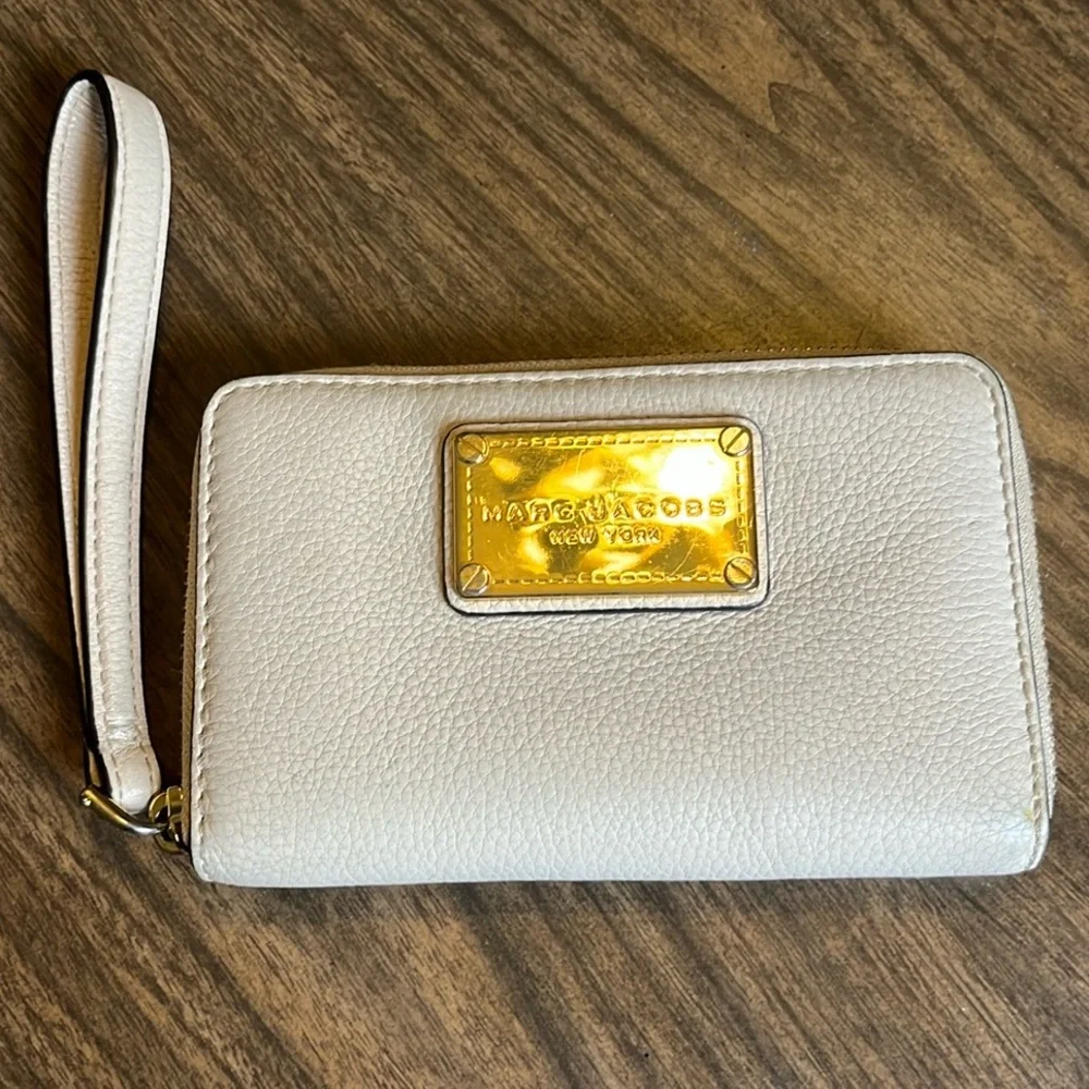 Marc Jacobs New York Pale Pink Leather Pebbled Wristlet Wallet